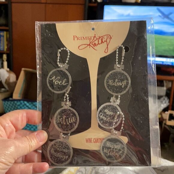 Wine Charms Set of 6 Xmas Bar Accessories Black Silver Primitives by Kathy NWT - Picture 4 of 14